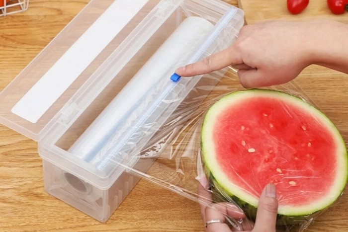 Không tháo màng bọc khi hâm nóng thức ăn sẽ gây hại đến sức khoẻ con người